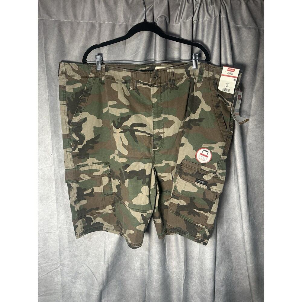 WRANGLER CARGO SHORTS MENS SZ 48 CAMOUFLAGE PREMIUM RELAXED FIT FLEX FOR COMFORT